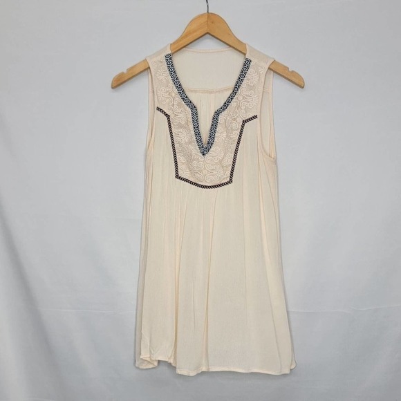 Unbranded Tank Vneck line Embordered Detail Blouse - Picture 2 of 11